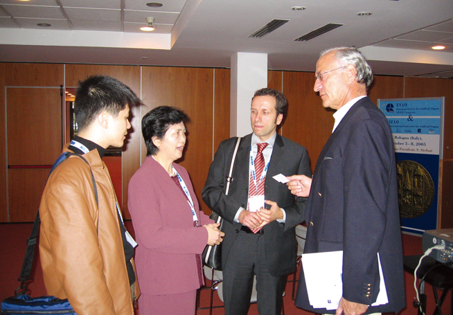 在第32届欧洲人工器官协会年会暨国际人工器官联盟大会上，李院士被赞许为国际上最大的人工肝组织的主席